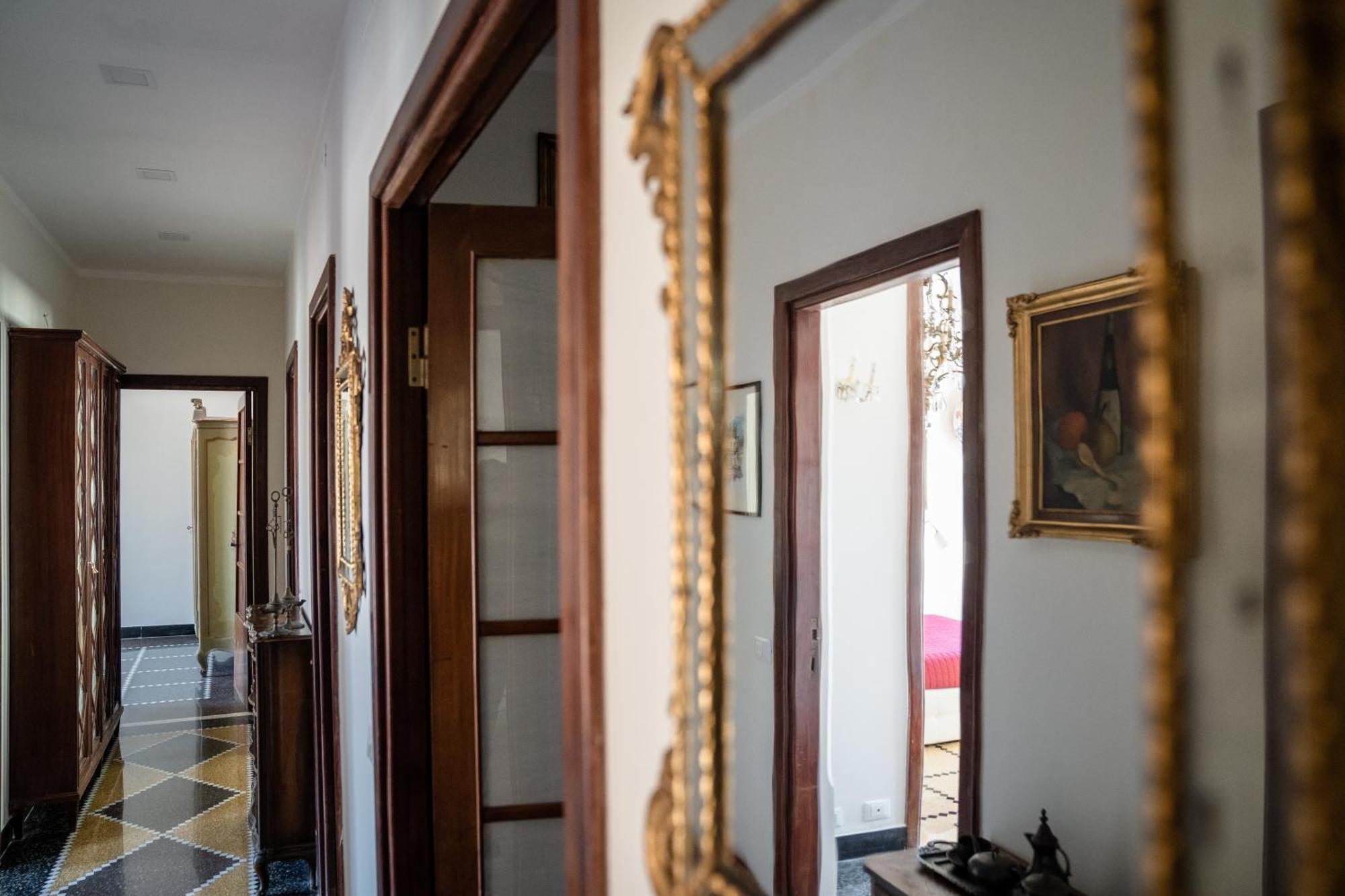 The Chandelier Генуа Екстериор снимка